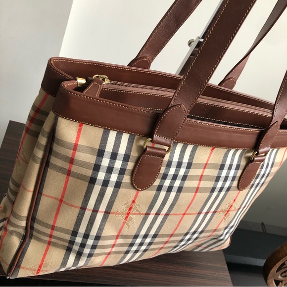 Vintage Classic Large Burberry Tote - Picture 2 of 16